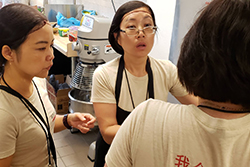 people preparing food